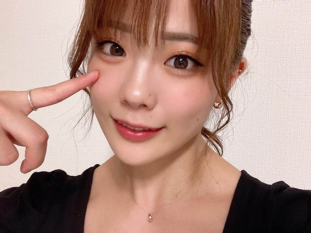 川村虹花さんのインスタグラム写真 - (川村虹花Instagram)「シンシア渋谷院さんで医療用ハイフを受けてきました✨ @cynthia_sby  . 医療用ハイフと聞くと めちゃめちゃ痛いイメージでしたが、新しく導入されたウルトラQプラス(医療用ハイフ)は 痛みが少なく、麻酔もせず施術することができました！！ 感動！！！😭 1回の施術でも、 たるみが無くなってキュッと上がった感じがして、効果を実感しております🥺👏 しっかり目の周りまでできるので凄いです😳 出力 shot 数を明確にしているので安心😌✨  . これからまた少しずつ上がっていくみたいなので 毎日鏡を見るのが楽しみに為りそうです🥰 . 都内大手クリニックなどと比較すると費用が安いです🤭 ほんとにオススメ！ . 夏こそ美意識高くいきましょっ😎🏝  #コスメディカルクリニックシンシア渋谷院 #ウルトラセルQプラス#HIFU#小顔」8月6日 21時51分 - nanaka_kawamura