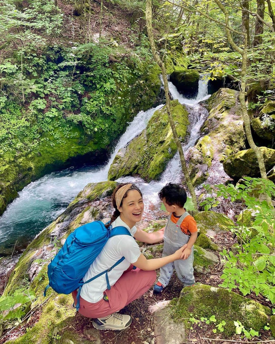 仲川希良さんのインスタグラム写真 - (仲川希良Instagram)「もうすぐ「山の日」！ ・ 山が教えてくれた"謙虚な気持ち"と"一歩の力" 感謝の気持ちを込めたメッセージを全国山の日協議会のサイトに載せていただきました ・ 山の日アンバサダーのみなさんからのメッセージが続々と集まっているようです ストーリーズにリンクを貼りました ぜひご覧ください😊 ・ ・ #⛰ #山の日 #登山 #トレッキング #ハイキング #山旅 #親子登山 ・ 全国山の日協議会 @yamanohi_official では #みんなの山の日2021  #山の日8月11日  のハッシュタグを使った「みんなの山の日2021　シェアキャンペーン」を開催中です 山好きには嬉しいプレゼントが当たるようですよ！ カメラロールを遡って山の思い出に浸りながらご参加いかがでしょう♩」8月6日 22時01分 - kiranakagawa