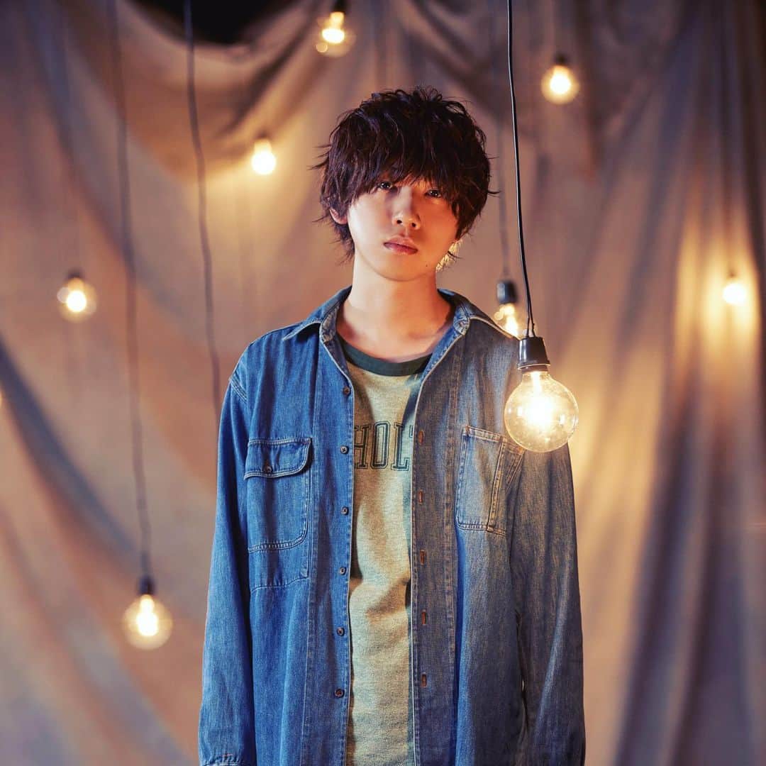 のインスタグラム：「【お知らせ】 梶原岳人 公式Instagramを開設しました！  主にスタッフがお知らせやオフショットなどを 更新していきます📷✨  たまに本人も登場するかも…！？ ぜひフォローをお願いします♪  #梶原岳人」