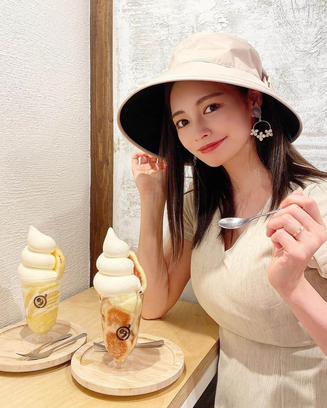 得あゆさんのインスタグラム写真 - (得あゆInstagram)「美味しすぎて優勝だった🍑🍦実は2個→→→ やっぱフルーツとアイスが美味しいと それだけでいいんだよね。 無駄な生クリームとかチョコとかいらない。  (1ヶ月前くらいの写真。最近はお家で自分でパフェ作って食べるのにハマってます。笑)  ・ ・ ・ ・ ・ ・ ・ ・ ・ ・ ・ ・ #ダカフェ#ダイワスーパー#ダイワ京都本店#フルーツ#フルーツパフェ#フルーツサンド#桃#いちじく#無花果#パフェ#ソフトクリーム#アイスクリーム#京都#京都カフェ#京都グルメ#京都ランチ#京都観光#ママコーデ#子育てママ#ママファッション#産後ダイエット#産後#食べ歩き#大阪カフェ#大阪ランチ#japanesefood#parfait#peach#kyotocafe#icecream」8月6日 14時24分 - tokuayu819