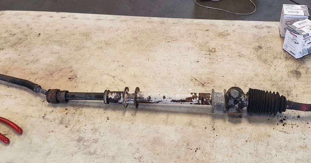 のインスタグラム：「DocZ’s steering rack & cross member restored by  @ericksracing」