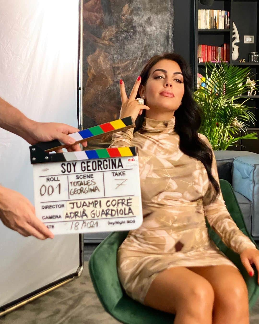 ジョルジーナ・ロドリゲスさんのインスタグラム写真 - (ジョルジーナ・ロドリゲスInstagram)「#soygeorgina ¿ Estáis preparados? @netflixes #netflix ❤️🎬💥」8月6日 17時31分 - georginagio