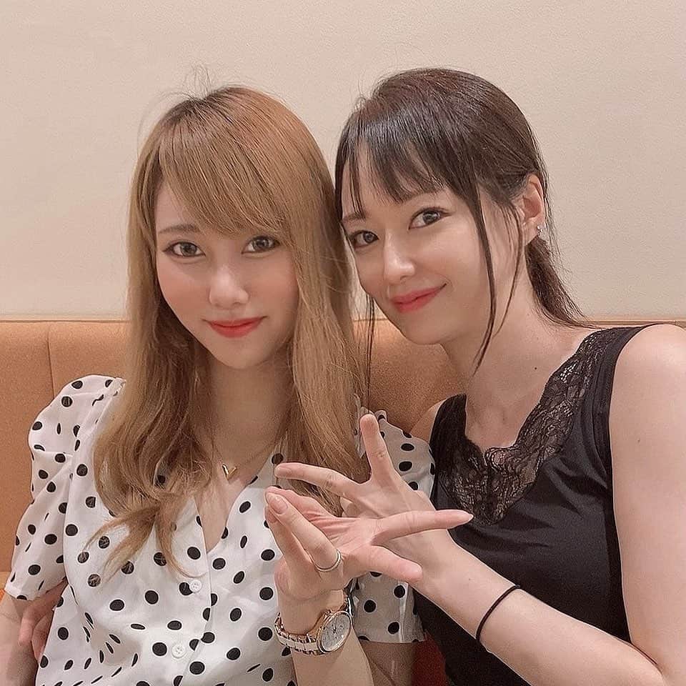 吉山りささんのインスタグラム写真 - (吉山りさInstagram)「👯‍♀️  📸母娘💕  シングルマザー💋  あー サーティワン🍨食べたい😋💓  フローズン食べたい🤤💘  #photo #photography #母娘 #親子 #ママ #娘 #家族 #family #私の宝物  #シングルマザー #single #mydaughter #daughter #mom #ロングヘア #japanesegirl #Japanese #温泉 #温泉女子 #model #モデル  #吉山りさ #フリーモデル #おやこーで  #白黒コーデ  #インスタファッション  #夏コーデ   暑くても夏が好き💗 支度します👯‍♀️」8月6日 17時48分 - oreorerisa