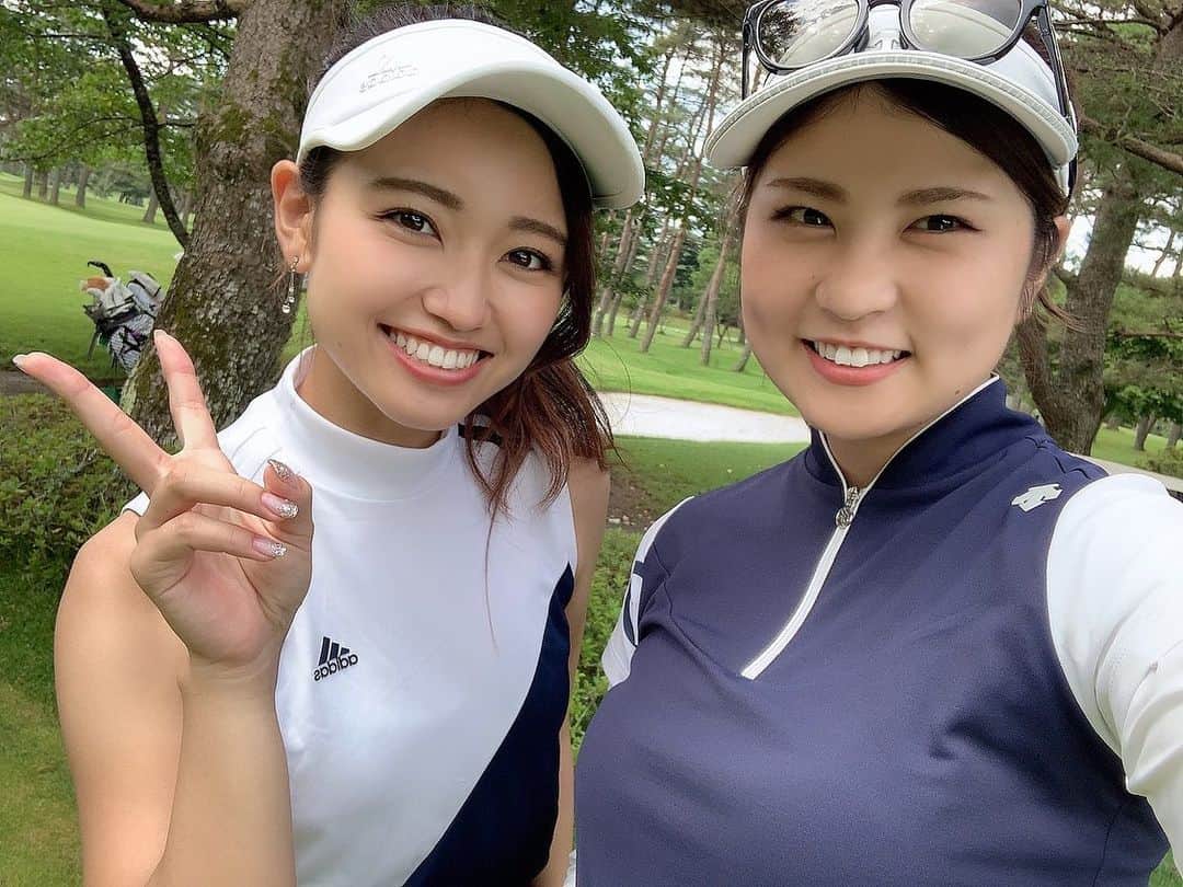 まいまいさんのインスタグラム写真 - (まいまいInstagram)「この前の女子4人でラウンド⛳️ 女子4人のゴルフ、初めてだった！ 私以外全員うまいのなんの…😭👏💕 可愛い顔してギャン飛ばし。笑 みんなキャラ濃くてすごく楽しかったです♡  @minamii_golf みなみちゃん、 この女子ラウンドではじめて会ってから 次の週に4回も会ったんだあ😂💓 んで急遽明日も会う🥰✌️ 会いすぎ。笑 . #まいごるふ#草ポケモン#ゴルフ#ゴルフ女子#ゴルフスイング#ゴルフウェア#ゴルフコーデ#白女マネージャー#golf#golfswing#golfwear#enjoygolf#golfstagram#golfshot #골프#골프스윙#골프중독#골프웨어#maigolf」8月6日 18時06分 - ___maigolf___