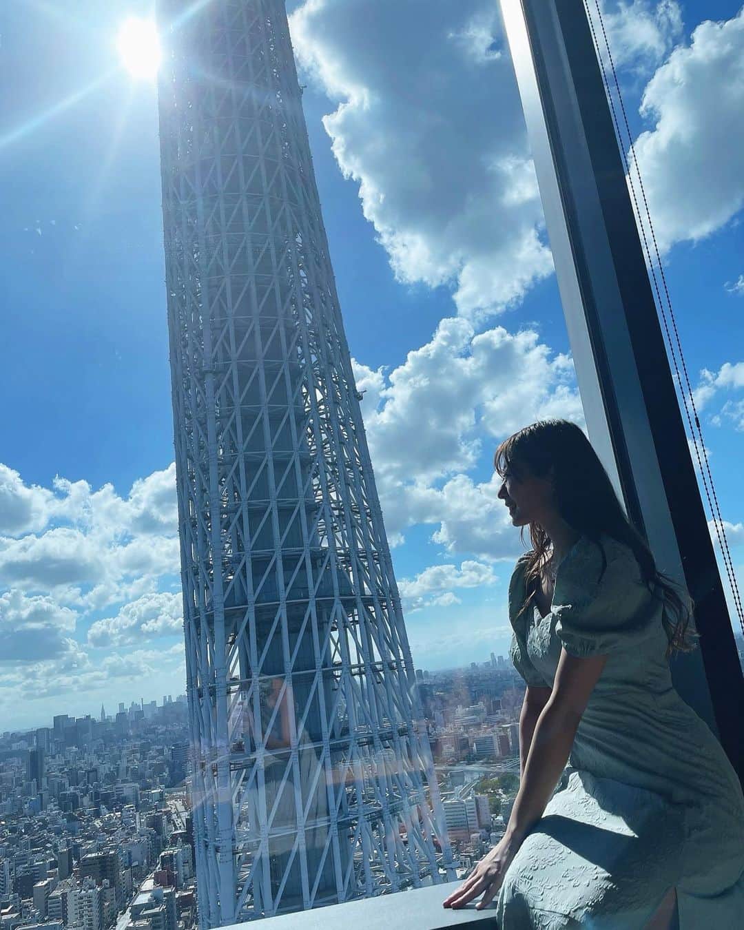 新矢皐月さんのインスタグラム写真 - (新矢皐月Instagram)「この日すごい天気良くて 気持ちよかったぁ☀️ ⁡ #スカイツリー #skytree  #tokyoskytree」8月6日 18時42分 - araya_satsuki