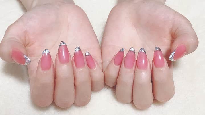 涼宮琴音のインスタグラム：「New nail💅💎✨ ガラスフレンチにしてもらいました(^^) いつものWhite.と♮は時間がなくて 入れられなかった🤕🤕🤕」