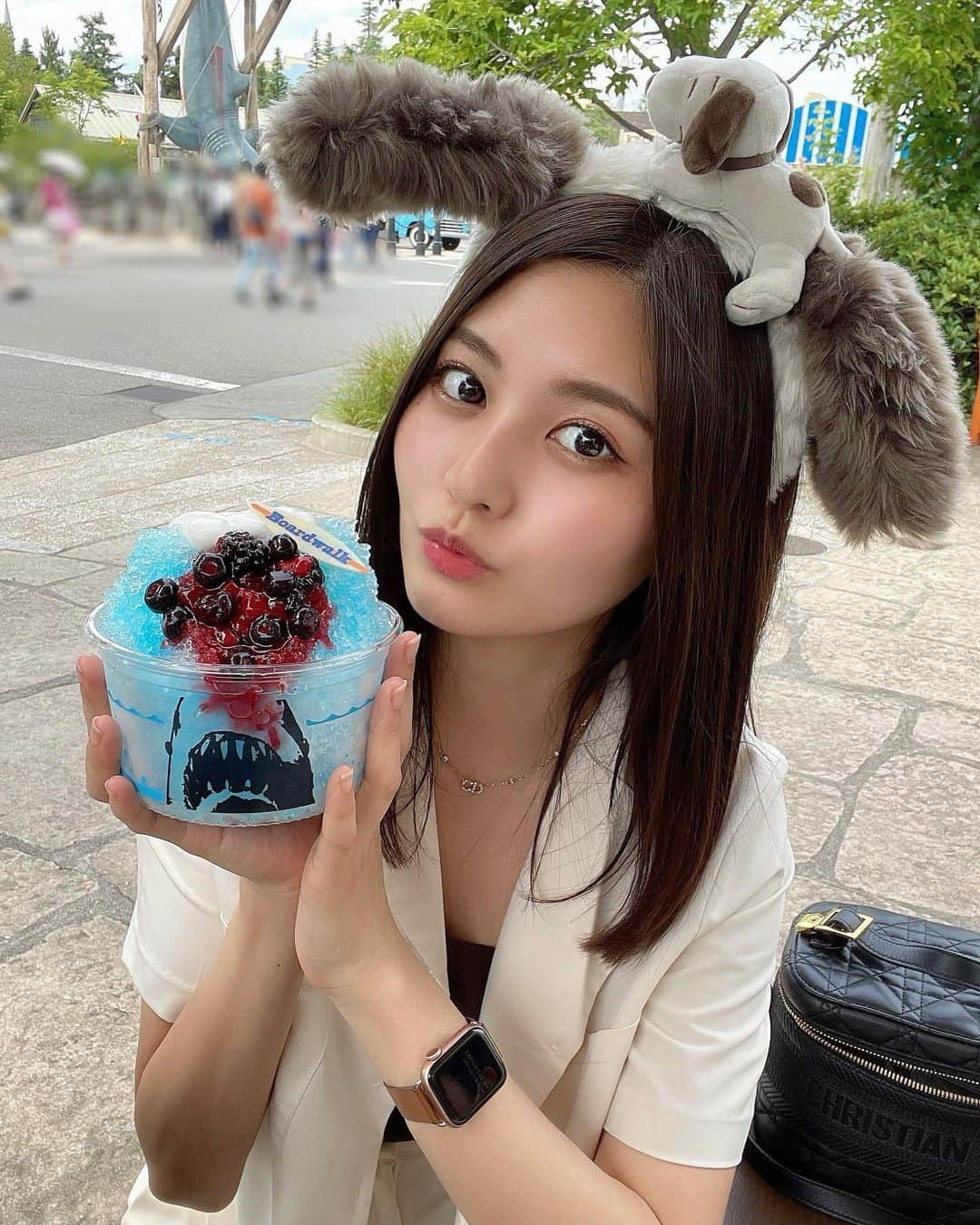 林ゆめさんのインスタグラム写真 - (林ゆめInstagram)「スヌーピー🐶 YouTube UPしたよ！  ジョーズのかき氷🦈💙 2人前らしい。1人で全部余裕で食べたけど😋  みんな映画、ドラマのおすすめたくさん教えてくれてありがとう🥰 順番に色々観ていくね！！  #usj #スヌーピー」8月6日 19時41分 - ___yuume.18