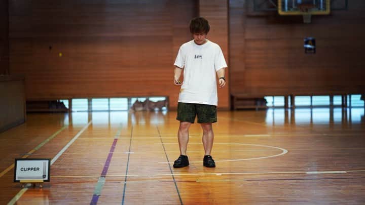 石田太志のインスタグラム：「I haven’t competed shred-off at worlds this year. But I filmed it.  #worldchampionship #footbag #worldchampion #performance #a7c #camera #sel85f18 #sony #sonyalpha #フットバッグ #世界一 #パフォーマンス #世界大会」