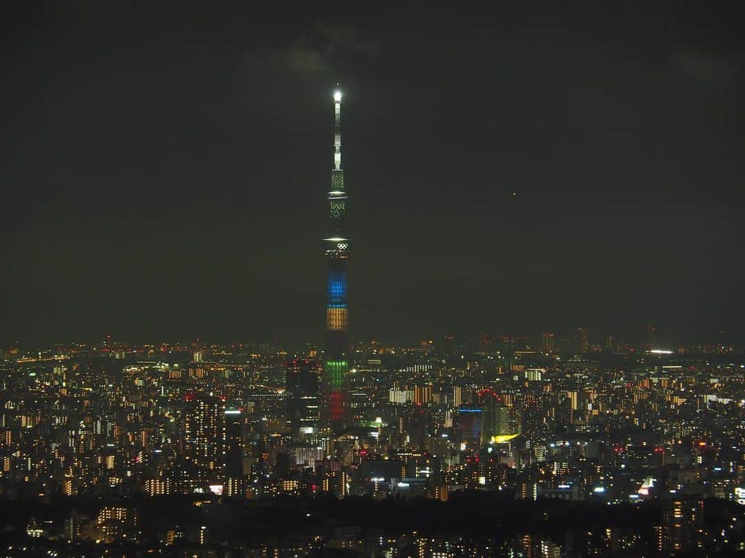 宮崎由衣子のインスタグラム：「10キロほど離れた街から★ Taken from a distance of 10km🌃★  (📸 #olympuspenf )  #東京スカイツリー  @tokyoskytree_official  #tokyoskytree  #tokyo2020 #ライトアップ   #電波塔 #broadcastingtower  #underconstruction  #talltower  #talltowers  #ビルと空 #空とビル #高層ビル #高層建築 #建物探訪 #東京の風景 #東京夜景 #高層ビルマニア #ビルマニア #buildings #skyscrapers  #cityscape #tokyo #cityview  #nightview  #tokyocity  #tokyocityview  #tokyophotography #skyandbuilding  #buildingandsky」