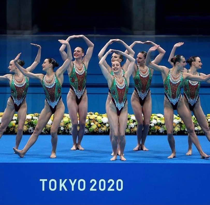 スベトラーナ・ロマシナのインスタグラム：「Полдела сделано ✅   Завтра мы в произвольной программе выступаем под номером 8!  Спасибо всем за теплые слова! Ждем вашей поддержки и завтра ❤️   #Tokyo2020 #strongertogether」