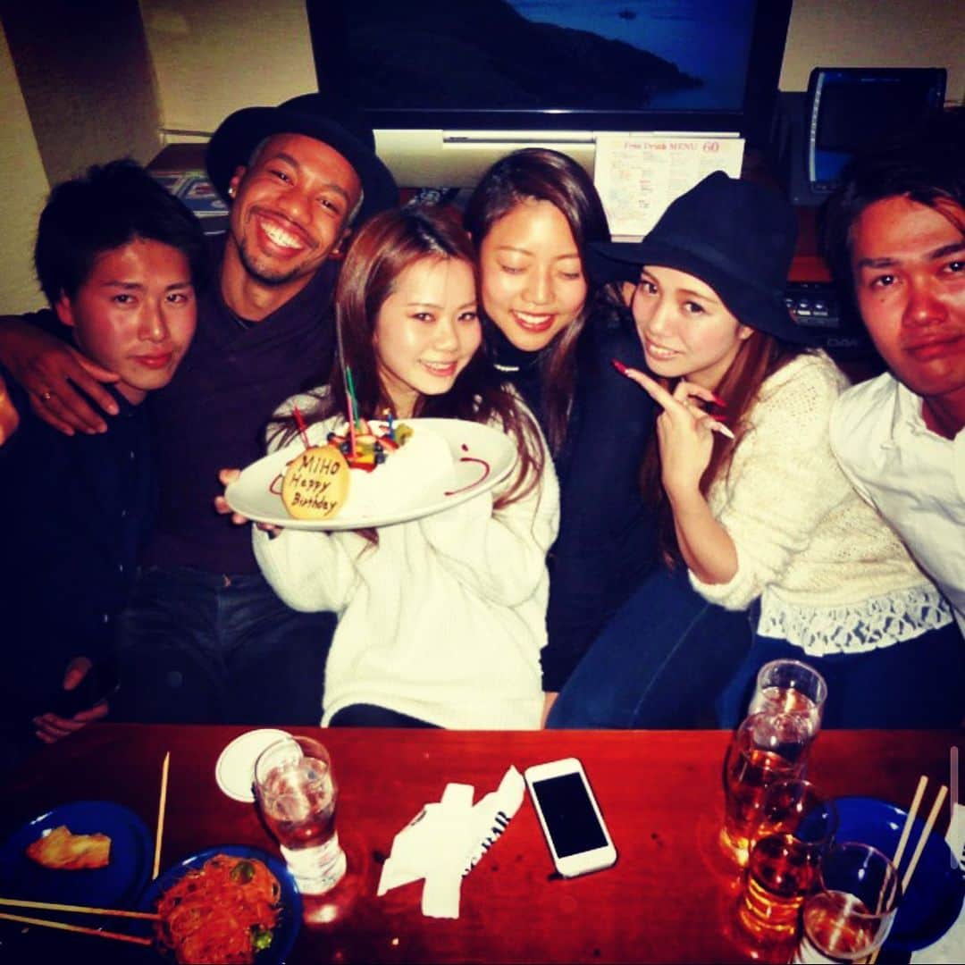 Richesのインスタグラム：「大学時代の写真出てきた🤳 エモミ！ 全員いま何してるかは知らないww ・ ・ #大学生 #リチェス #パリピ #youtube #youtuber #金髪 #黒人 #ハーフ #番号教えて #由比ヶ浜 #tバック #歌舞伎町 #新宿 #東京 #入間 #埼玉 #ガーナ #新潟 #一人暮らし #丁寧な暮らし #riches #tokyo #japan #ghana #hiphop #party #love #instagood #happy #followme」