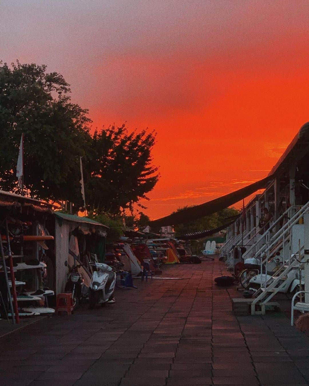 カン・ギョンミンさんのインスタグラム写真 - (カン・ギョンミンInstagram)「⛵️ 요즘 내 행복이랄까…? 🏄🏻‍♀️ ⁼³₌₃ ㅂr람과 천만 있으면 어디든 갈 수 있어 ••ㅎ;」8月6日 23時35分 - kkmmmkk