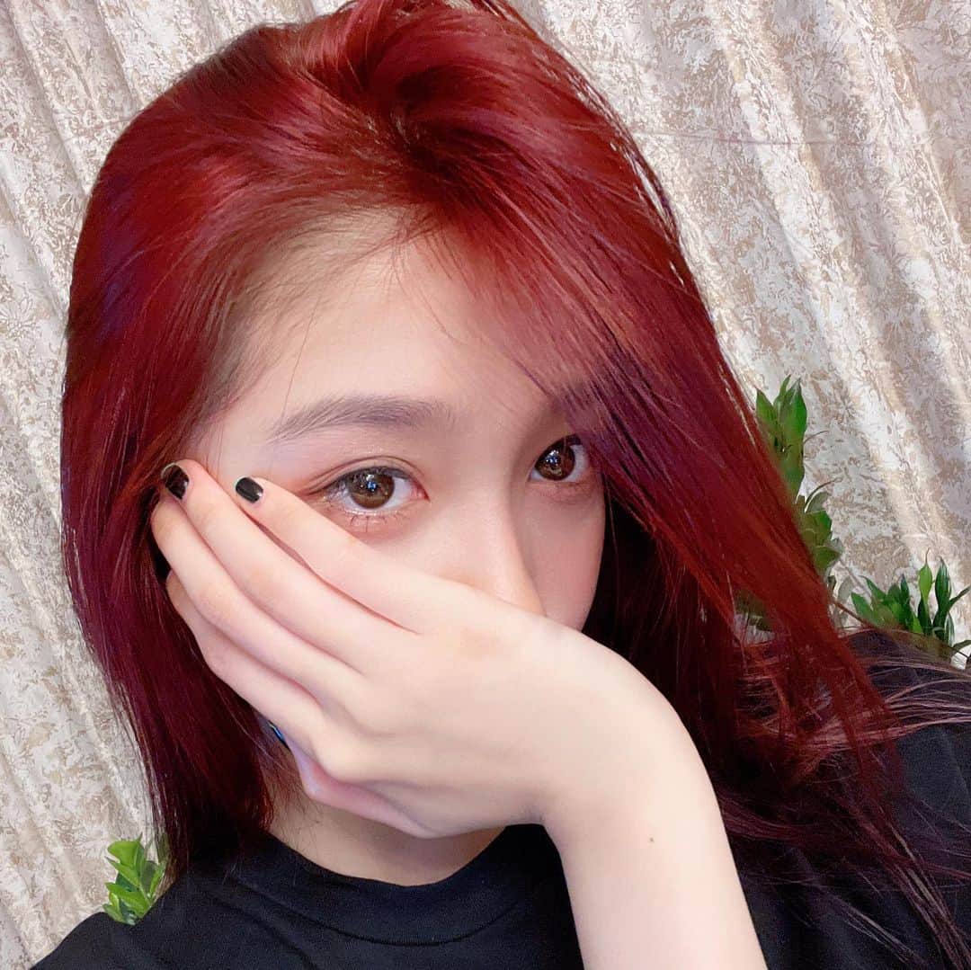 クアン・シャオトン（Guan Xiaotong）のインスタグラム：「🍷」