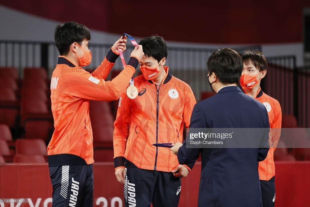 丹羽孝希さんのインスタグラム写真 - (丹羽孝希Instagram)「210806// Tokyo2020 Men's Team Medal Ceremony// Media Pics  . 📷Imago Getty 乒乓世界 . #東京五輪 #Tokyo2020  #tabletennis #Pingpong #卓球  #niwakoki #kokiniwa #丹羽孝希  #UnitedByEmotion #FromTokyowithlove ❤️」8月6日 23時50分 - allforkokiniwa