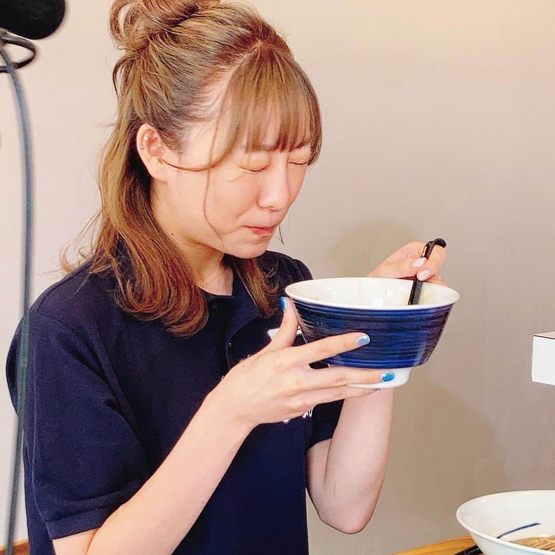 須田亜香里さんのインスタグラム写真 - (須田亜香里Instagram)「【中華蕎麦生る】 (※一つ前の投稿でレポ載せてます locipoでは食べているところも配信されています🍥)  つけ汁飲み干し写真。 割って飲み干しました🍥  ラーメンとかつけ麺とか、子供の頃からスープがすごく好きでして… 塩分の取りすぎにはこれからも気をつけて、周りから心配されない程度に楽しみます🙇‍♂️  #中華蕎麦生る  #愛知県ラーメン  #ラーメン #つけ麺 #東海テレビスイッチ #ラーメン部 #ske48ラーメン部 #ふぅふぅ女子 (locipoにて無料配信中🌟)」8月7日 1時08分 - akarisuda