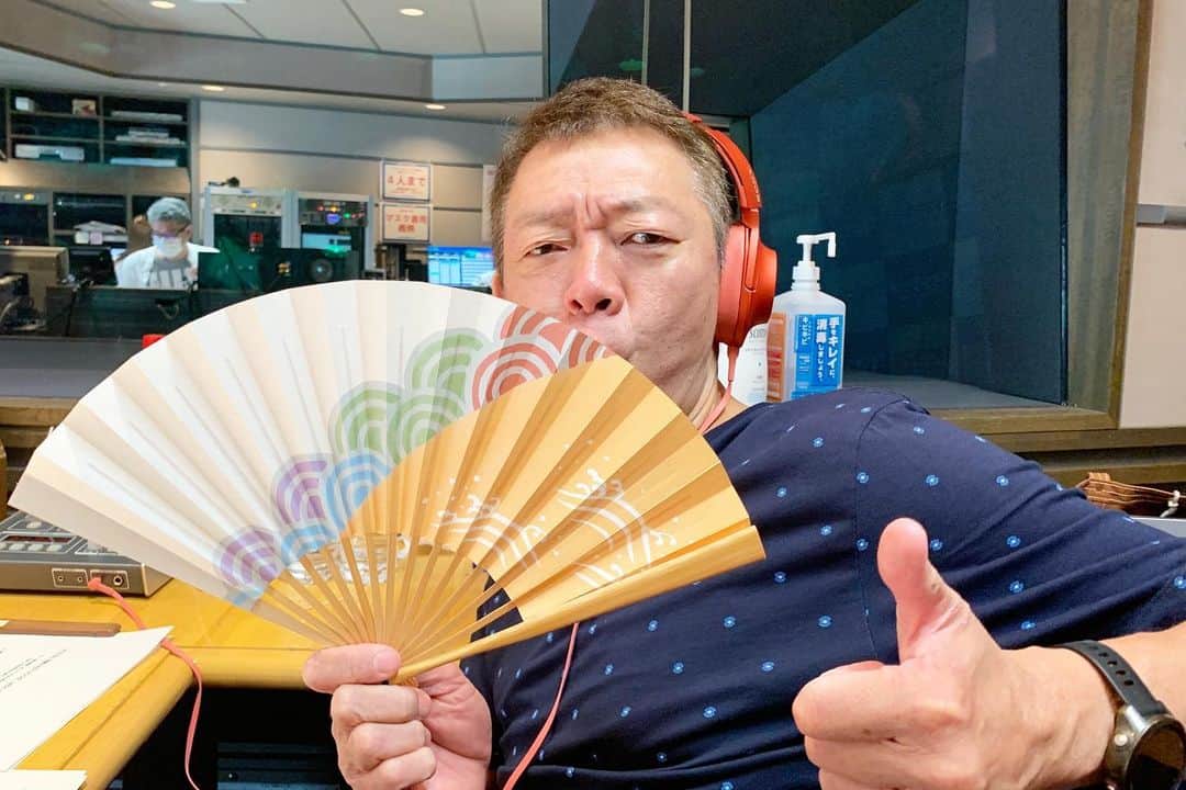 TBSラジオ「たまむすび」さんのインスタグラム写真 - (TBSラジオ「たまむすび」Instagram)「＼金曜のハイライト／  イッポンじゃなくてニッポン。 実はポキッといってました。 今日も笑い過ぎにはご注意を…🤫  ファイナルアンサーは 本当にファイナルか？ シンキングタイムの音楽は 鳴り止まないっ！  #tama954 #たまむすび #外山惠理 #玉袋筋太郎 #TOKYOもん #江戸扇子 #Twitterのフォローもよろしくです🤲」8月7日 2時26分 - tamamusubi905954