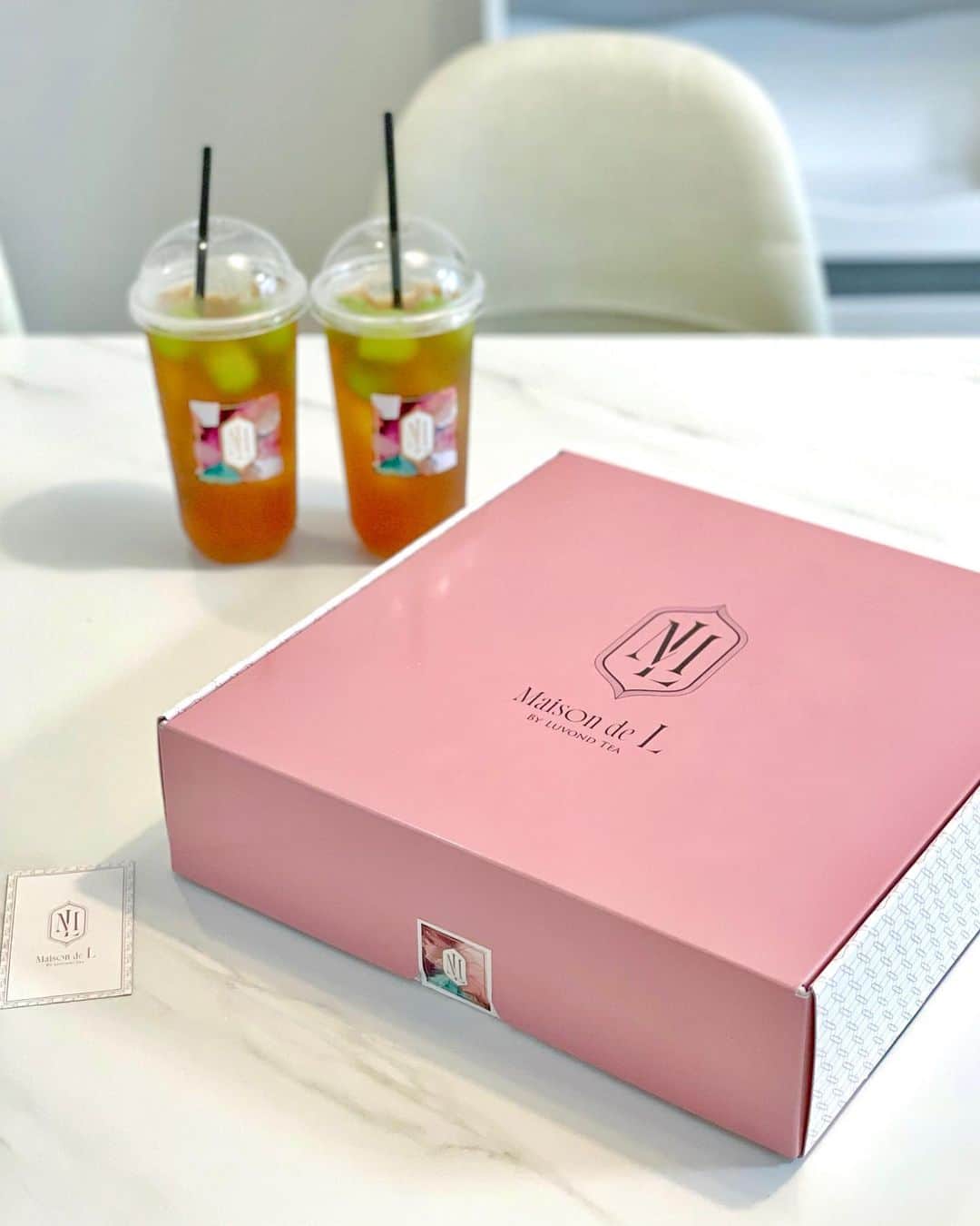 加藤瑠美さんのインスタグラム写真 - (加藤瑠美Instagram)「可愛すぎるフルーツサンド🍊🥭🍍🍇 8/2にopenしたばかりの @maison.de.l_teasalon の フルーツサンドとフルーツティーです🫖 オーガニックだから身体に優しくて安心だし BOXやドリンクのパッケージまで可愛い…🥺💭  家族で食べて、と夫のお友達が わざわざお家まで届けてくれました🤍 フルーツサンドは少し小さめサイズで 色々な味を楽しめるのが嬉しい❣️ フルーツのジューシーさが際立つような さっぱりとした程よい甘さで この量をほとんど1日で食べてしまいました…😮‍💨笑  instaを見てみたらお店も韓国っぽな感じで とっても可愛かったのでいつかお邪魔したいな💓  📍Maison de L  渋谷区神宮前4-15-4 Y.C表参道ビル1階 12:00-18:00 @maison.de.l_teasalon  #rubi__restaurant#omotesando#fruitssandwich#instafood#MaisondeL#東京カフェ#表参道カフェ#韓国っぽ#韓国っぽカフェ#メゾンドエル#フルーツサンド#フルーツティー#男の子ママ#新米ママ#東京ママ#ぷんにーらいふ#第二子妊娠中#無痛分娩#計画無痛分娩#年子妊娠中#年子ママ#年子ママ予定#テイクアウト#テイクアウトスイーツ」8月7日 16時22分 - katorubi