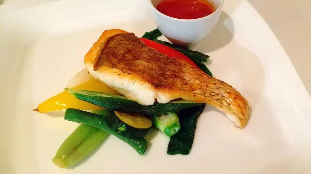 松坂南さんのインスタグラム写真 - (松坂南Instagram)「真鯛も、よく食べる^^💓  お魚は天然の美容液だしね✨  サプリメントも摂るんだけど、必要な栄養は極力　食材からいただこうと思ってます☆ 　 #love  #fish  #vejitables  #healthyfood  #healthylifestyle」8月7日 9時27分 - minami_matsuzaka