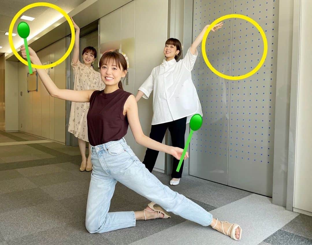 フジテレビアナウンサーのインスタグラム：「. 宮澤智です。  オリンピックを締めくくる華やかな競技、新体操！ フェアリージャパンが今日からメダル獲得に挑みます。  実は私、中学3年間新体操部だったので、新体操は毎回とても注目しています。 美しくて、かっこよくて超人的…✨  今回の団体は「ボール」と「フープとクラブ」の2種目とのことで三上アナ杉原アナとポーズをとってみました！！🤣 なんだかすごく主張が激しくてすみません。（笑）  #新体操 #フェアリージャパン #フジテレビ系列では明日の決勝を生中継 #東京オリンピックパラリンピック #TOKYO2020 #フジテレビアナウンサー #宮澤智 #三上真奈 #杉原千尋」