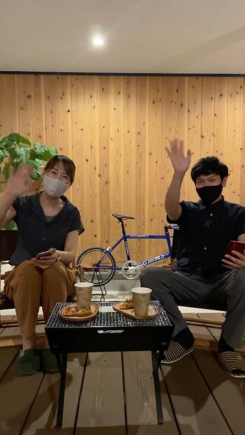 ソラマド香川のインスタグラム：「多肥モデルハウスにて、夜の「ソラマドの家」インスタライブを行いました。 【 前編・後編 】と動画がありますので、是非ご覧ください！  ---------------------------------------  青空と暮らす家。 あなただけの特別な住まいをプロデュースします。  「 #ソラマド香川 」で検索🔍  ---------------------------------------  ★「ソラマドの家」資料請求はこちら → @request.soramadokagawa  ★もっと施工事例を見たい方はこちら → @soramado_kagawa  ---------------------------------------  🏠【常設モデル】宇多津モデル 綾歌郡宇多津町浜三番丁22-4 🏠 多肥モデル販売中！ 高松市多肥上町 分譲地内   ---------------------------------------  ソラマド香川(センコー産業株式会社) 綾歌郡宇多津町浜三番丁22-4 電話番号：0120-49-7257 営業時間：10時〜17時(水曜定休日)  ---------------------------------------  #吹き抜けのある家 #ソラマドの家 #ソラマド #soramado #デザイン住宅 #デザイナーズ住宅 #建築家とつくる家 #暮らしを楽しむ #シンプルな家 #シンプル #おうち時間を楽しむ #自然素材の家 #自然素材 #漆喰 #マイホーム #平屋 #新築 #注文住宅 #一戸建て #設計事務所 #インテリア #キッチン #コの字キッチン #ソラマドキッチン #無垢床 #香川の家 #香川県 #香川 #センコー産業」