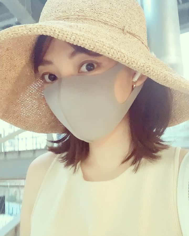 仲美咲のインスタグラム：「夏らしくなるね👒  #麦わら帽子#帽子#夏#コーディネート#ノースリーブ#夏コーデ#ファッション#fashion」