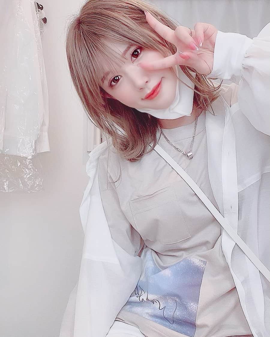 のインスタグラム：「オフ会ありがとうございました🥰 みんなを楽しませるつもりが 私が1番楽しんでたかも！！笑 楽しんでくれたかなぁ(^^)？？？ 次は本当に最後、8/28のサイン会で お待ちしております🙇‍♀️💗」