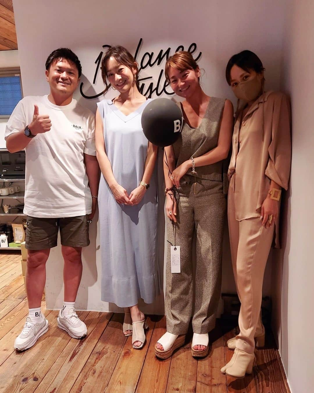 佐藤純さんのインスタグラム写真 - (佐藤純Instagram)「BALANCE STYLE 展示会✨  @balancestyle   白の上下は、@bslashfootball  B/の背中のロゴもカッコいい❤  6枚目は、@balr_jpn  BALR.のレディース。  ショート丈パーカーも可愛い❤️  8枚目は、BALR.の日本限定のデニムみたいなパーカー‼️  あー❤もぉ全部可愛い😆  ちなみに、私が着ている水色ワンピは  @unbybalancestyle です。  #balancestyle #balancestyletokyo #bslashfootball #bslash #BALR #unbalance #unbalancetokyo #バランススタイル #ビースラッシュ #ボーラー #アンバランス #ファッション #ママ #ママモデル #モデル #mama #mamamodel #model」8月7日 13時38分 - junsatoidea