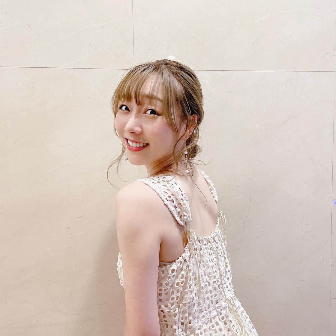 須田亜香里さんのインスタグラム写真 - (須田亜香里Instagram)「. 今日の生放送は私服でした🍒 可愛いおニューの白ワンピ。 大好きなDEICYの🤍  TOKYO MX【田村淳の訊きたい放題！】 大好きな鈴木奈々さんのピンチヒッターとして出演させていただきました😌💕  高感度狙っていったことによって起きた白ワンピ事件や、真面目なお話など、盛りだくさんの1時間でしたが、とても温かい皆様のお人柄で笑いが絶えない生放送でした。 ありがとうございました✨  来週も出演させていただきます🍒 エムキャスのアプリがあれば全国から生放送観られるのでぜひ！  #キキタイ #白ワンピ #須田亜香里の服」8月8日 1時06分 - akarisuda