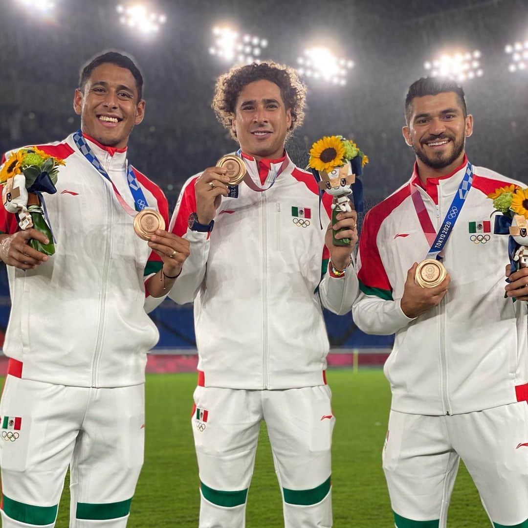ギジェルモ・オチョアのインスタグラム：「Los 3 mosqueteros!!! Tokyo2020! 🥉🔥👊🏻」
