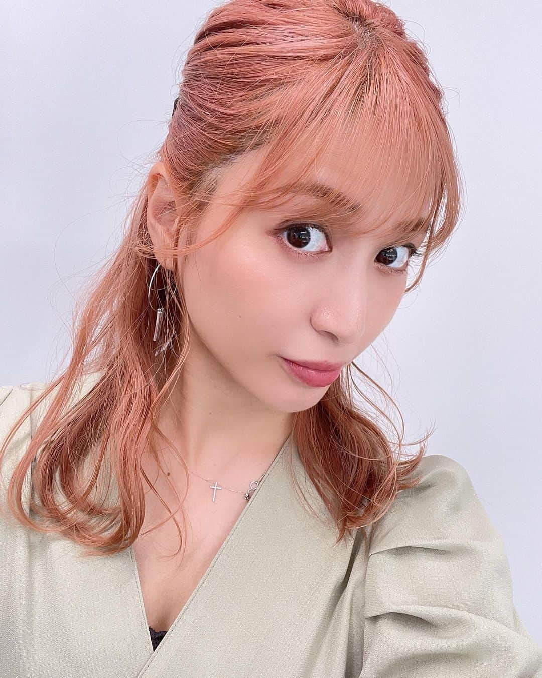 大島麻衣さんのインスタグラム写真 - (大島麻衣Instagram)「hair arrange💋 ヘアアクセがいつも可愛い♡ @it1031777  #hairstyle #hiarcolor #hairarrange  #헤어스타일 #헤어컬러 #헤어어레인지 #헤어」8月7日 18時00分 - maioshima911