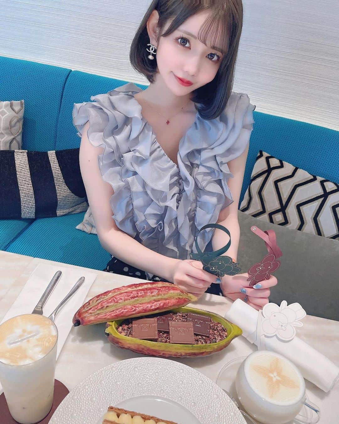 桜木せりなのインスタグラム：「LE CAFE V☕️🤎 . . . ミルフィーユが美味しすぎた〜 . . . #ヴィトンカフェ #ルイヴィトン  #louisvuitton  #銀座カフェ #名古屋 #錦 #錦3 #salondegold #キャバクラ  #キャバ嬢 #クラブ  #ニュークラブ #ラウンジ #自撮り #シャンパン #歌舞伎町 #六本木 #銀座 #北新地  #ミナミ #中洲 #すすきの #followforfollowback #いいね #followｍe #follow #かわいい #instalike #instagood #likesforlike」