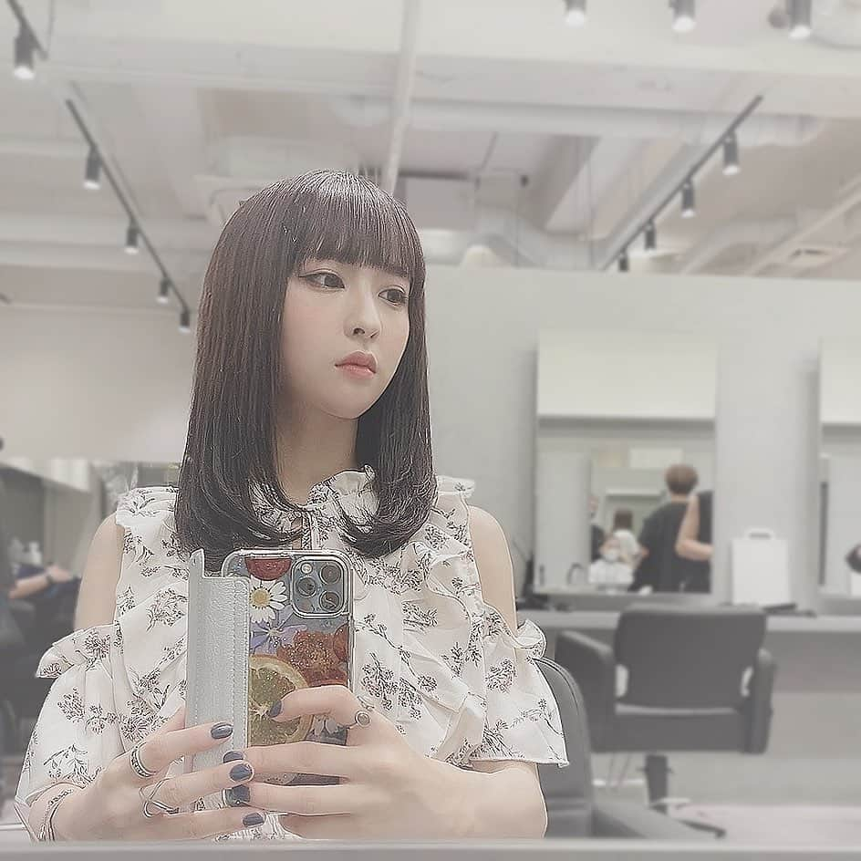 綾野ましろのインスタグラム：「少し切って軽くした🧸 ありがとうございましたっ☺︎  #hair #黒髪ロング」