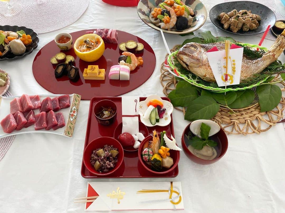 河島未怜のインスタグラム：「次男の お食い初め お宮参り  晴れの日をお祝いできて良かった🌿  お祝い膳は 山王日枝神社のお宮参りで 頂いたものです。 素敵な食器でした。  ※お箸の向き間違えてしまいました💦  #お宮参り #お宮参りコーデ  #男の子ママ#兄弟育児 #お食い初め #子どもごはん」
