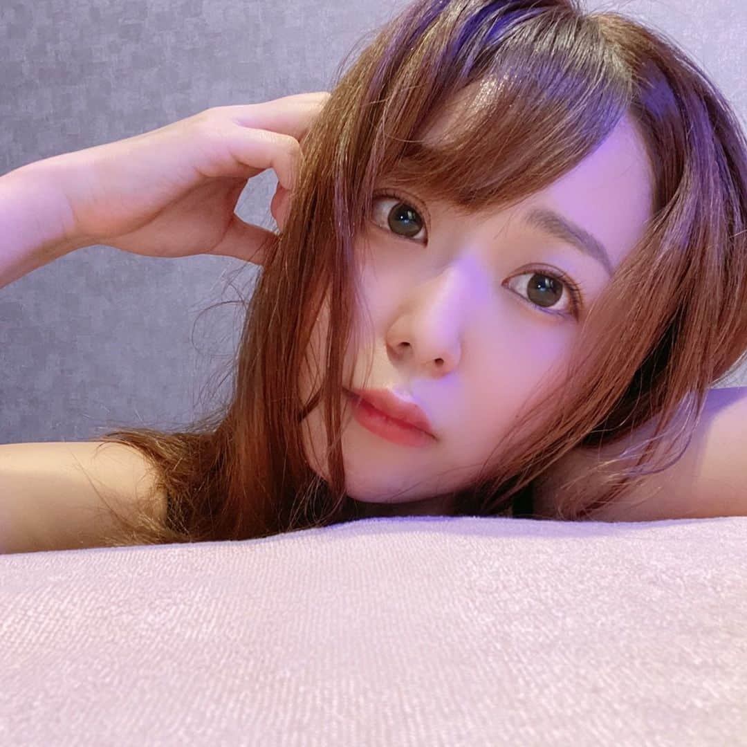 井口裕香さんのインスタグラム写真 - (井口裕香Instagram)「🧖🏻‍♀️ 通っています、 @aestheticsalon.kohaku ！ 今回は青のお部屋！ 担当は小板橋さん〜！ 華奢！ちいさい！かわいい🥺！ なのにパワフル！！！！！！！ 痛くて悶絶しました…そして汗だく☺️♡笑  琥珀のおねいさんたち全員かわいくて明るくて元気で上手で、行くだけでパワーをもらえる…そしてスッキリする…本当にすごや…ありがたや…🙏☺️✨  p.s.服着てます。」8月7日 20時29分 - ooo31_iguchiyuka_31ooo