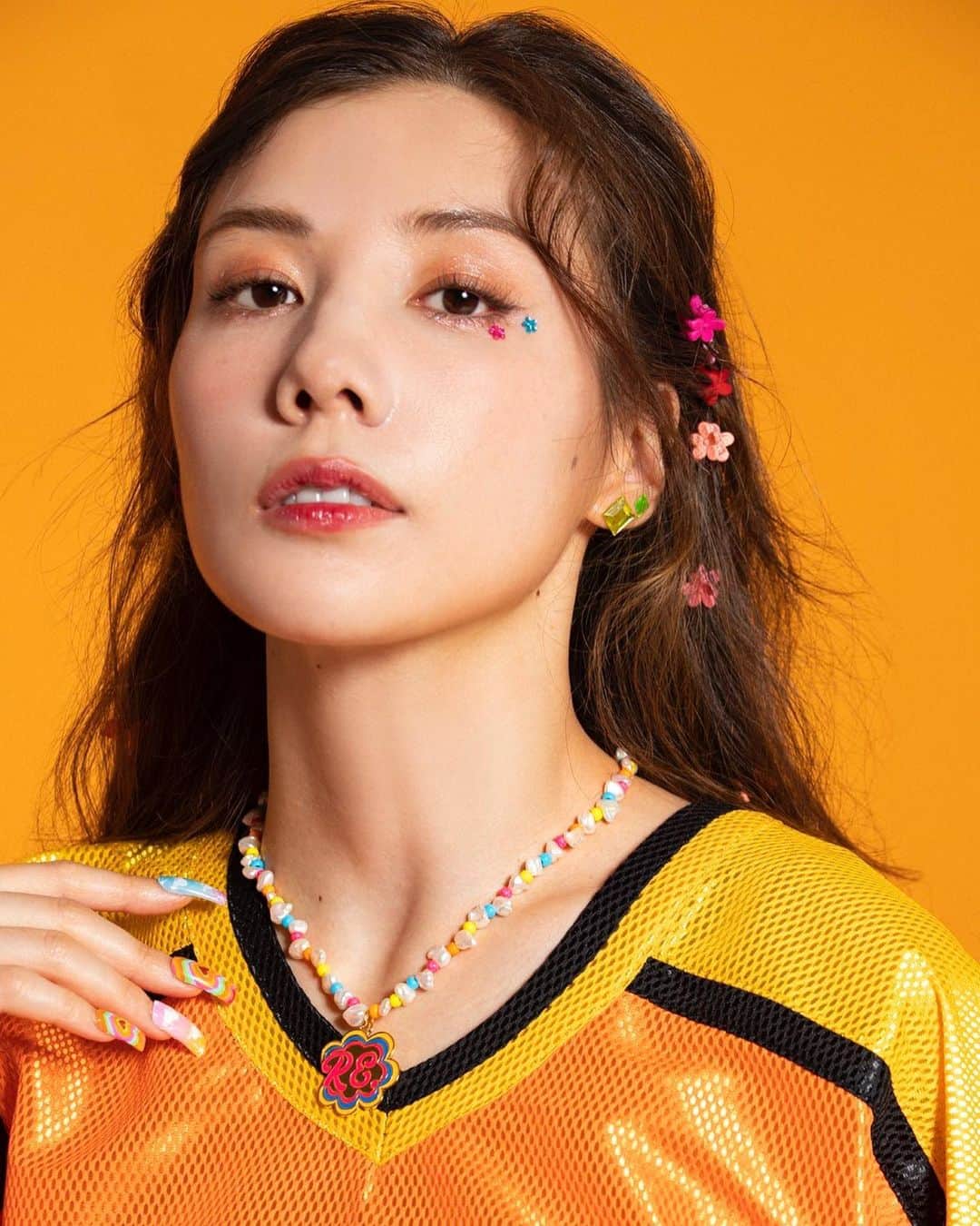 仲里依紗のインスタグラム：「明日８月８日(日)お昼12時に❣️❣️❣️ RE.アクセサリーコレクションが遂に発売になりますっっ✨💍💎💕😍 . ネックレス ブレスレット ヘアピン つっかけサンダル ❤️🧡💛💚💙💜 . 明日も可愛いをいっぱいご用意しておりますっっっ🌻 お楽しみ😘🎀🎀🎀」
