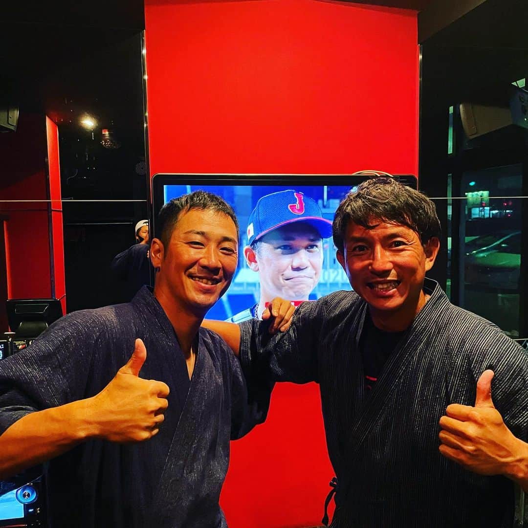西岡剛のインスタグラム：「金メダルおめでとうございます😆㊗️  宗チャンネル配信面白かったかな？🤣  ではおやすみ💤 #川﨑宗則 #西岡剛」