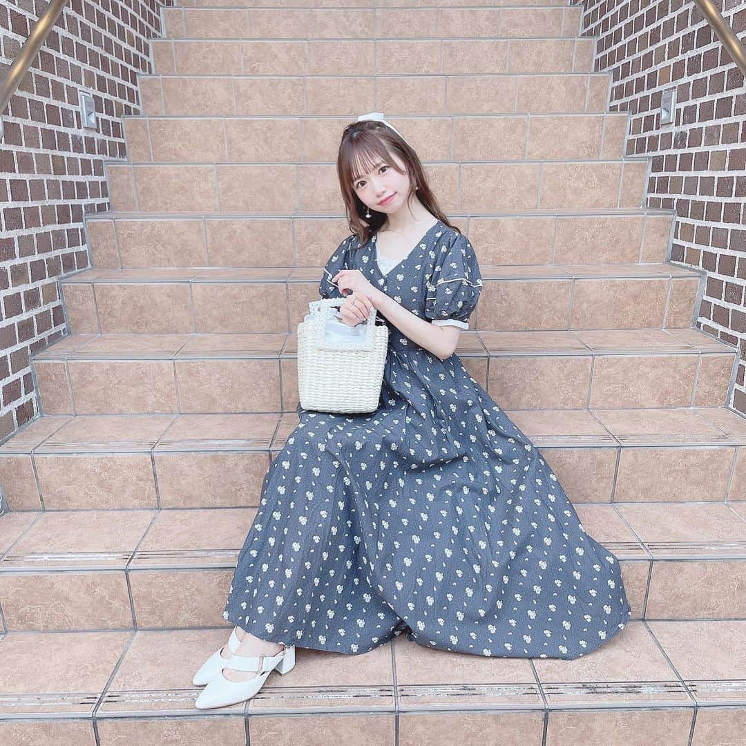 畑美紗起のインスタグラム：「お気に入りのワンピがまた増えました👗💐  色もラインもボタンもスカートの広がりも ぜんぶぜんぶかわいい〜🥲  ワンピース🏷 @__treat.urself__  バッグ🏷 @grl_official   #今日のコーデ  #夏コーデ  #ワンピース #ワンピースコーデ #ファッション #かごバッグ #ファッションコーデ #コーデ #ラストアイドル #畑美紗起 #みちゃしふく #コーディネート  #fashion #fashiongram #fashionista #ootd #ootdfashion  #instafashion #dailylook #onepiece #coordinate #grl」