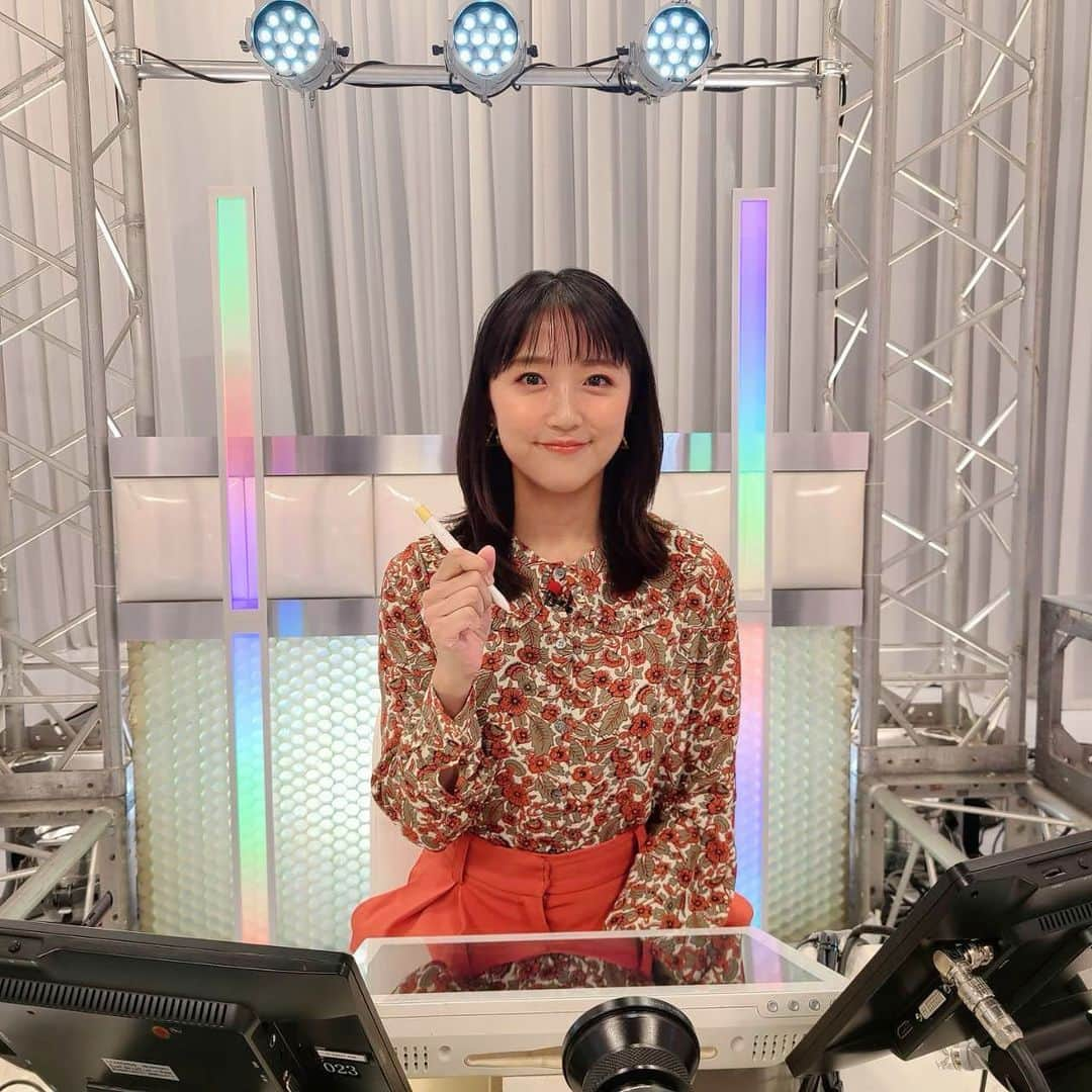 竹内由恵さんのインスタグラム写真 - (竹内由恵Instagram)「明日、日曜日に放送する日本テレビ 「100秒サバイバルクイズ　ナルハヤ」に出演しています！ 2021年8月8日（日）昼12:45～13:45  時間をかければ解けるクイズを、なるべく早く（ナルハヤ）正解することを競うゲームバラエティです！ …めっちゃくちゃに、緊張してしまいました。よかったら観てください✨  衣装 トップス、パンツ　@ottodame_jp」8月7日 23時40分 - yoshie0takeuchi