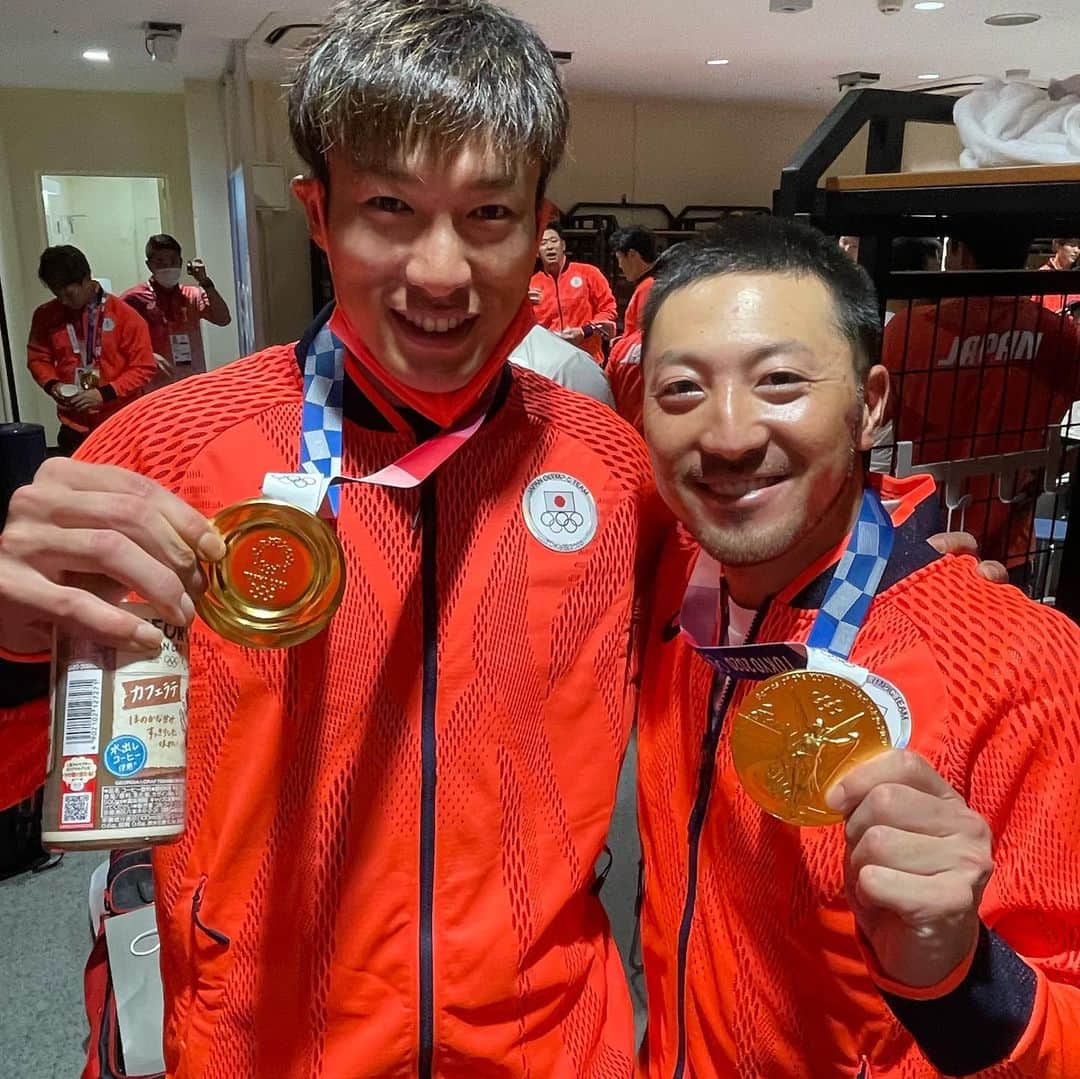 柳田悠岐さんのインスタグラム写真 - (柳田悠岐Instagram)「東京オリンピック金メダル。チームメートに助けられました。有り難う御座いました！一生の思い出。本当に良かった。本当に疲れた。 とりあえず早よ家帰りてーコンビニ行きてー #東京オリンピック  #金メダル  #野球  #コンビニ」8月8日 10時41分 - gita19881009