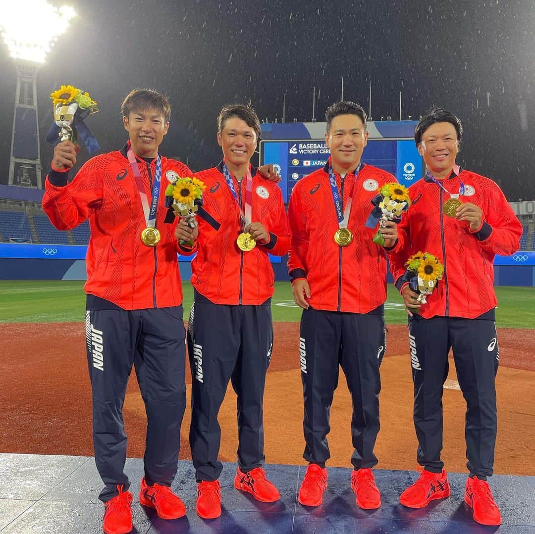 柳田悠岐のインスタグラム：「東京オリンピック金メダル。チームメートに助けられました。有り難う御座いました！一生の思い出。本当に良かった。本当に疲れた。 とりあえず早よ家帰りてーコンビニ行きてー #東京オリンピック  #金メダル  #野球  #コンビニ」