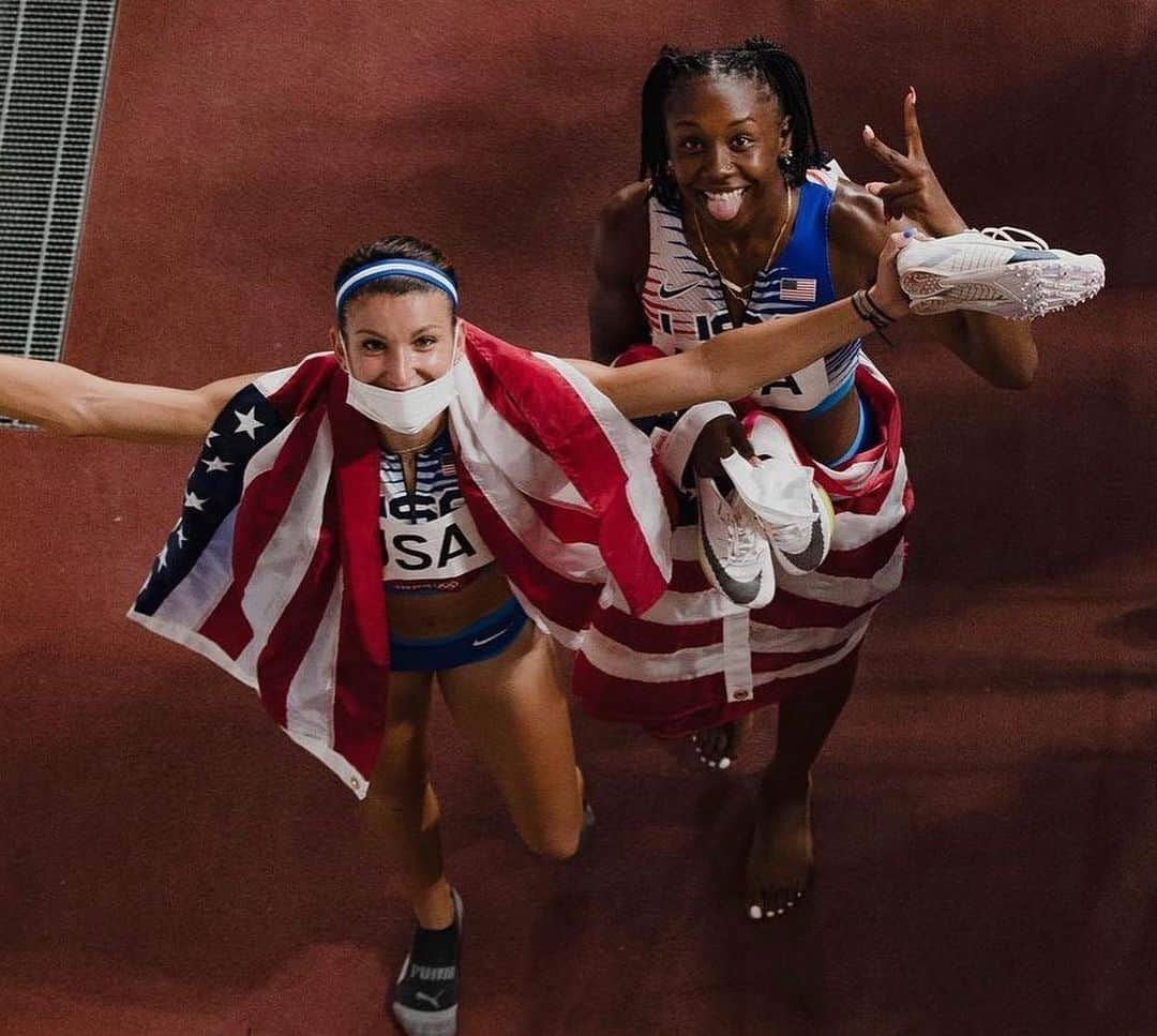 ジェンナ・プランディーニさんのインスタグラム写真 - (ジェンナ・プランディーニInstagram)「Olympic Silver Medalists🥈!! It was so amazing getting the chance to represent the USA with these incredible ladies!!   As far as my other events went… sometimes, no matter how hard we work and how much blood, sweat and tears we pour into our craft, we don’t end up with the results we know we’re capable of. But every set back makes you stronger and fuels the fire to keep working, keep pushing to your limits and beyond.   I am forever grateful for all the love and support I have received. I couldn’t do it without you guys. THANK YOU, THANK YOU, THANK YOU❤️!」8月8日 11時17分 - j_prandini