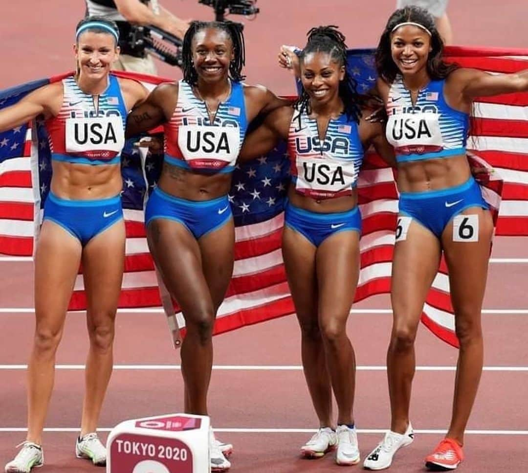 ジェンナ・プランディーニのインスタグラム：「Olympic Silver Medalists🥈!! It was so amazing getting the chance to represent the USA with these incredible ladies!!   As far as my other events went… sometimes, no matter how hard we work and how much blood, sweat and tears we pour into our craft, we don’t end up with the results we know we’re capable of. But every set back makes you stronger and fuels the fire to keep working, keep pushing to your limits and beyond.   I am forever grateful for all the love and support I have received. I couldn’t do it without you guys. THANK YOU, THANK YOU, THANK YOU❤️!」