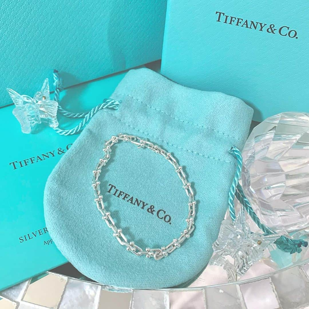 吉川ちえさんのインスタグラム写真 - (吉川ちえInstagram)「【🐬💎🐬💎🐬💎】 . Tiffanyのハードウェアの マイクロリンクブレスレット🥺💖 貰ったーラッキー🎁✌️ 最近カジュアルな格好するから 使えるぅぅ🥺‼️ . Tiffanyにもこんなカジュアルな 感じのデザインあるんだね👼🏻🎀 .  #Tiffany #ティファニー #マイクロリンクブレスレット #ティファニーハードウェア」8月8日 2時52分 - yoshikawachie_16