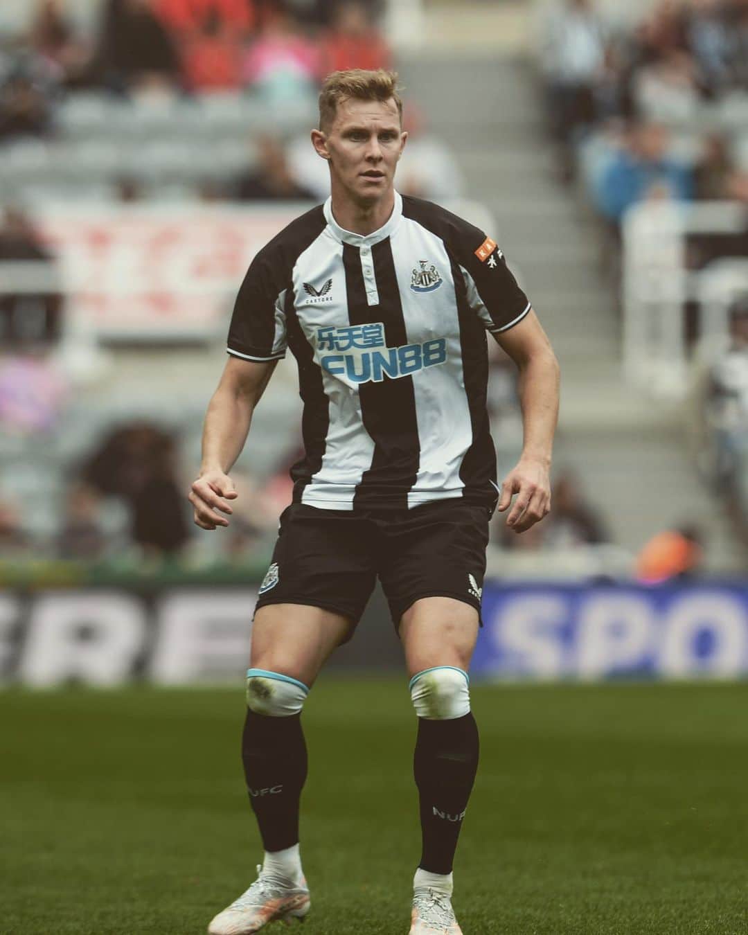エミル・クラフトのインスタグラム：「Last test done, 8 days to go! Great to have the fans back⚫️⚪️」