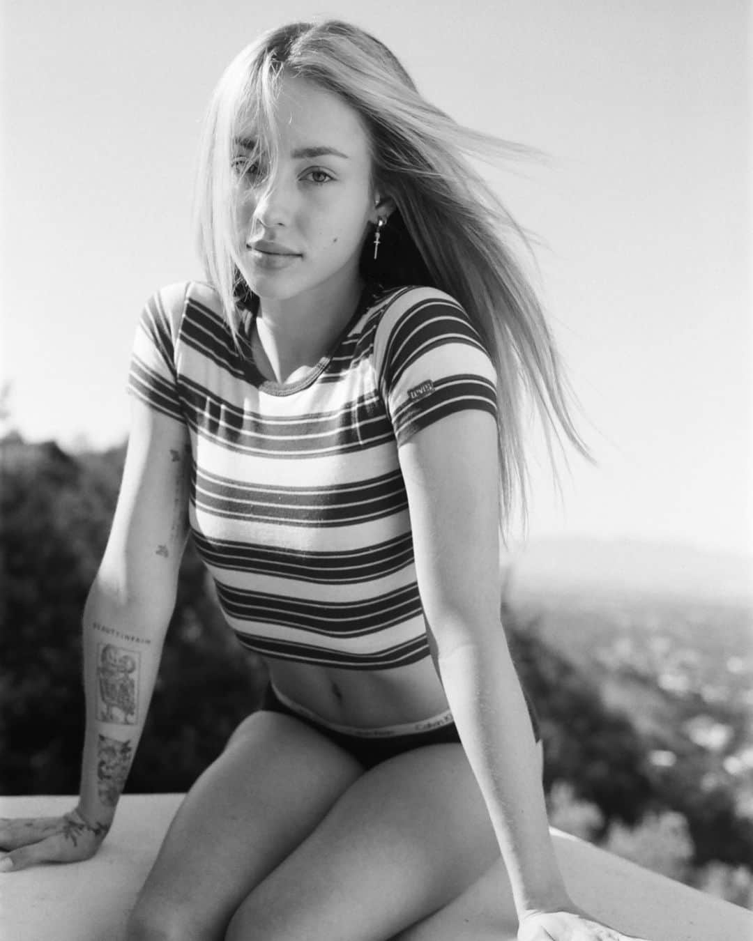 チャーリー・ジョーダンのインスタグラム：「Paint me like one of your French girls...Opening for zedd today so that’s pretty crazy.  Film by @490tx」