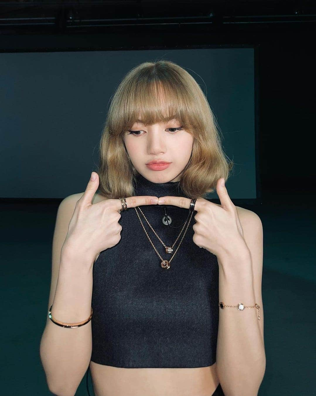 リサさんのインスタグラム写真 - (リサInstagram)「Babe really spam us with her blonde pictures now. 👉👈🥺🥺 Cos she's now hiding her new color. 😭🤣 . . . #LISA #LALISA #리사 #블랙핑크 #BLACKPINK #LALISAMANOBAN #LALISAMANOBAL #blackpinklisa #lisablackpink」8月8日 7時23分 - lisa.blackpink