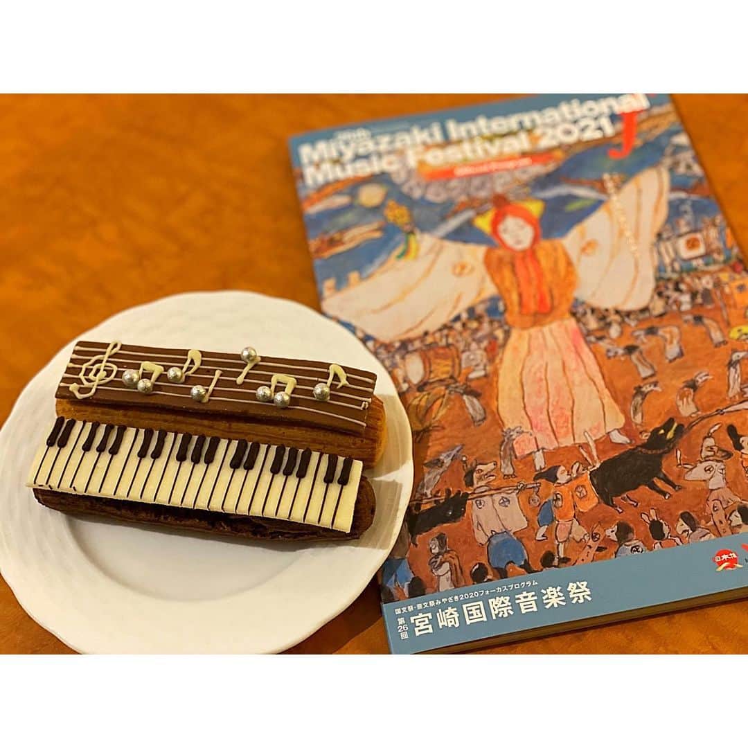 松本蘭のインスタグラム：「#宮崎 に着いて #3日目☺️ #テレビ電話で #一緒に朝食をとる生活が始まりました 👶  昨日は #ポップスコンサート #アナウンサー #三宅民夫 さんの#落ち着いたお声 と#さすがの進行👏 素晴らしく✨ テノールの #田代万里生 さんのソロも力強くそして爽やかで❗️#素晴らしかったです 😆  #麗しの皆様と ❤️ （写真の時だけ集まりました）」