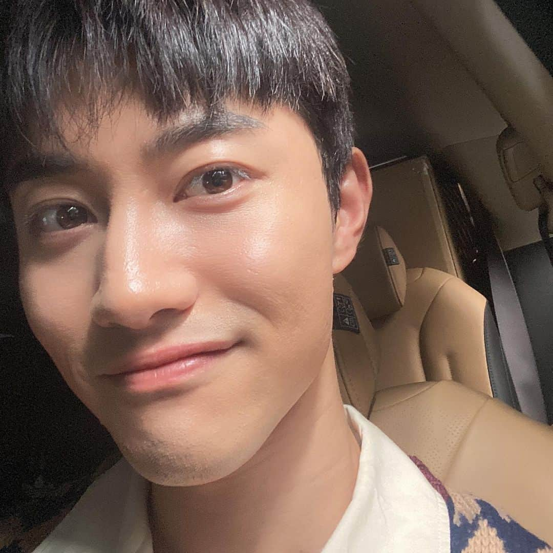 クァク・ドンヨンさんのインスタグラム写真 - (クァク・ドンヨンInstagram)「하이 헬로 안녕」8月8日 19時48分 - kwakdongyeon0