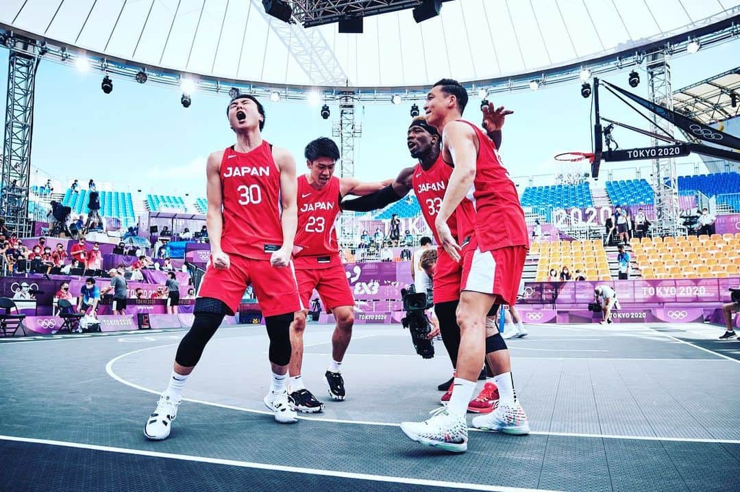 富永啓生のインスタグラム：「TOKYO2020オリンピック閉幕🙇‍♂️ 大変な状況の中、無事に最後まで素晴らしい大会になったのは大会関係者、ボランティアの方々、サポートしてくださった全ての皆様のおかげだと思っています。 本当にありがとうございました🔥 オリンピック最高でした🇯🇵🔥 #arigato2020 #tokyo2020」