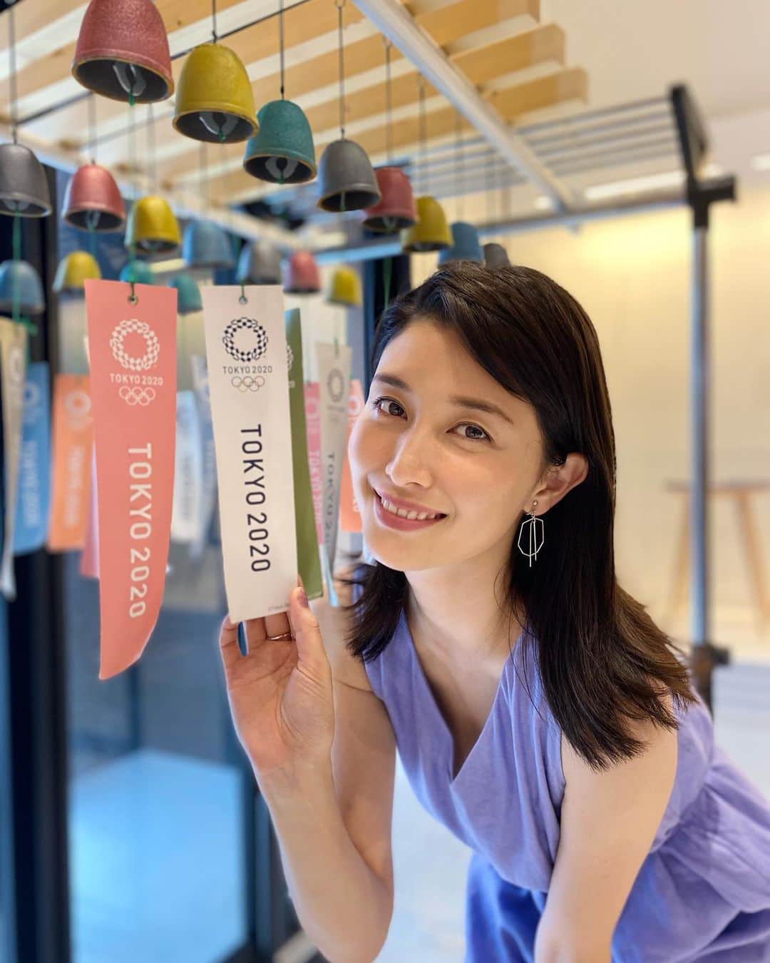 のインスタグラム：「お台場で開催していたJTBのFeel the TOHOKU のブースに遊びに行ってきました😊 南部鉄器のカラフルな風鈴が沢山だったり、東北6県を紹介するモニターもあって非接触で選べたり^ - ^  「TOHOKU FUWA2 STAND」では、6種類の東北の特産フルーツを使用したかき氷があって、山形のチェリーラフランス味をいただきました🍒美味しかった(o^^o)  他にも伝統工芸品が飾ってあったりと色々楽しめました👏  このブースは本日までだったのでもう終わってしまいましたが、震災から10年！今はコロナ禍で旅行には行けませんが、落ち着いたらぜひ東北に遊びに行ってみてください😊  美味しいもの、素敵な場所、温かい人々、とてもいいところです💕  #FeeltheTOHOKU #かき氷 #復興支援 #JTB」